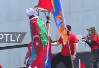 In Los Angeles versammeln sich Armenier und fordern ethnische Gewalt gegen Aserbaidschaner