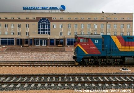 Kasachische Bahn und Rhenus SE bündeln ihre Kräfte zur Steigerung des Güterverkehrs auf TMTM