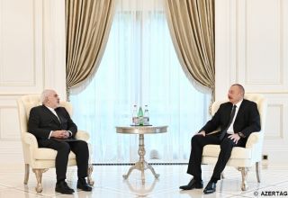 Präsident Ilham Aliyev empfängt iranischen Außenminister