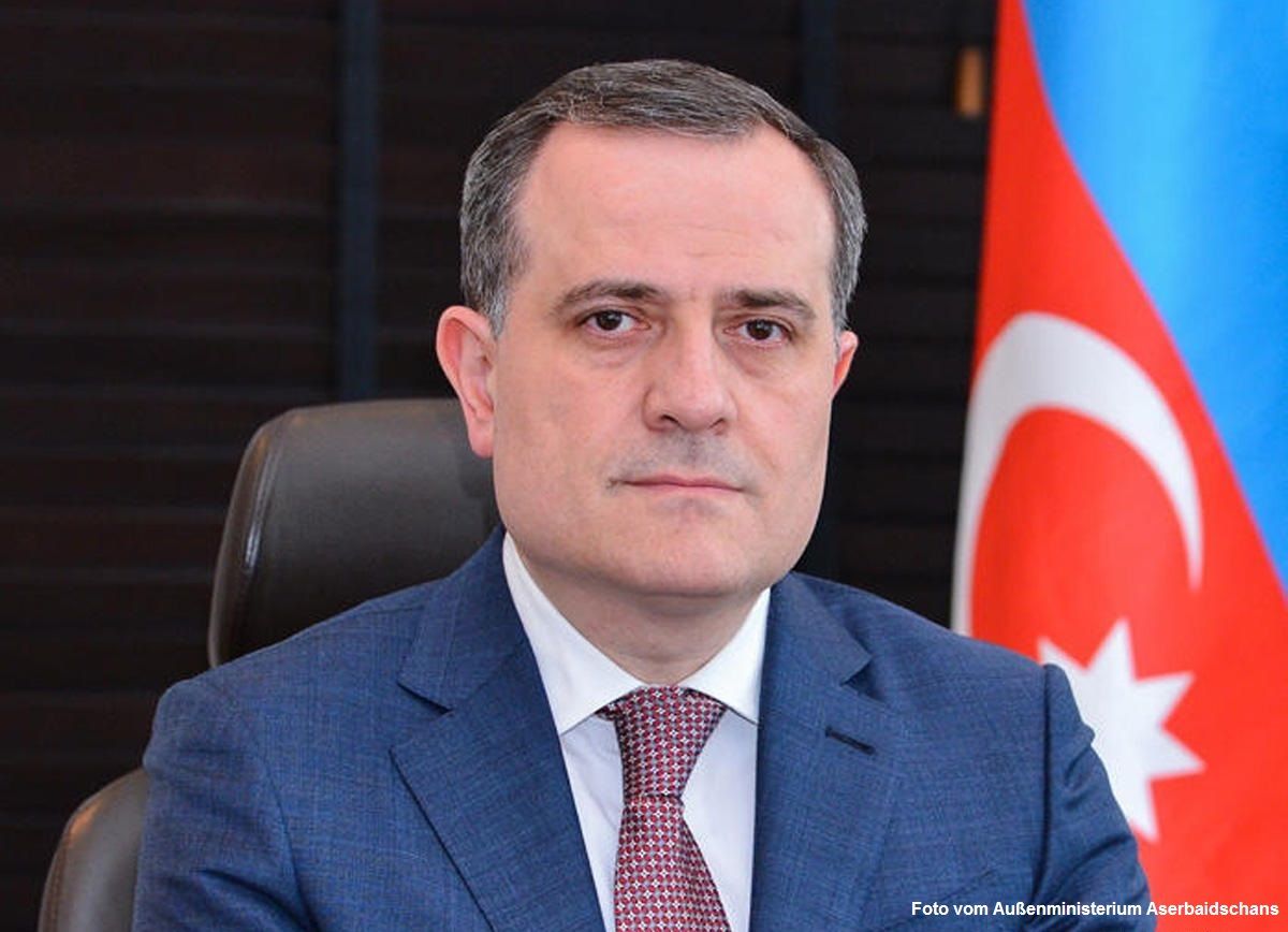 Raketenangriff auf Gandscha durch Armenien darf nicht ungestraft bleiben - Jeyhun Bayramov
