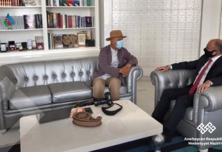 Aserbaidschanischer Kulturminister trifft sich mit dem weltberühmten Fotografen Reza Deghati