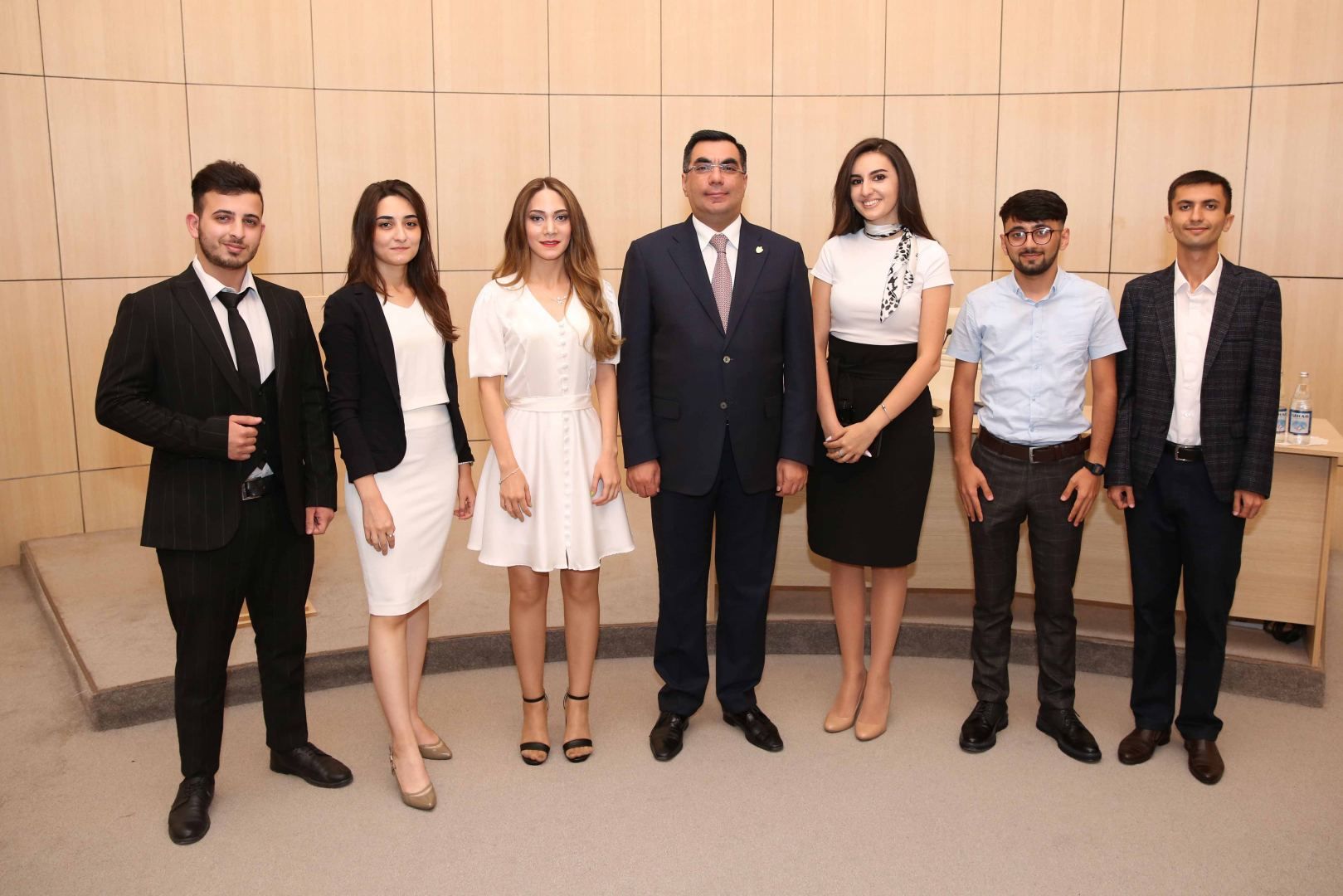 Die sechs Absolventen der Ölhochschulen Baku erhielten Stipendien der Bundesregierung