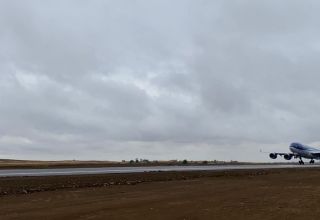 Historisches Ereignis AZAL-Flugzeug „KARABAKH" landete auf dem Flughafen Fizuli