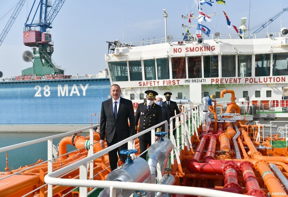 Präsident Aserbaidschans Ilham Aliyev nimmt an Veranstaltung zur Inbetriebnahme des Öltankers „Kelbadschar“ teil
