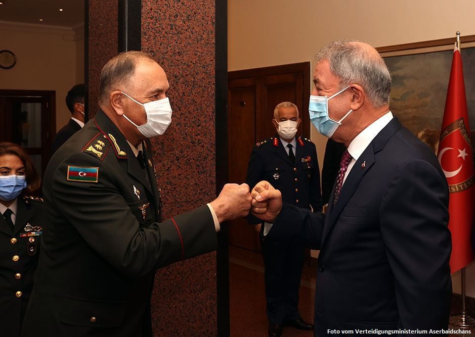 Der türkische Minister für Nationale Verteidigung trifft sich mit dem Generalstabschef der aserbaidschanischen Streitkräfte