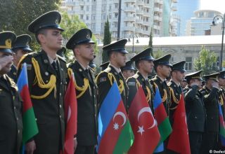 Anlässlich des 103. Jahrestages der Befreiung der Stadt Baku von der bolschewistisch-dashnakischen Besatzung findet ein Marsch statt (Foto)