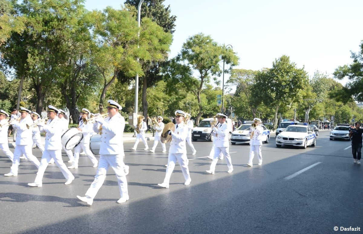 Anlässlich des 103. Jahrestages der Befreiung der Stadt Baku von der bolschewistisch-dashnakischen Besatzung findet ein Marsch statt (Foto) - Gallery Image