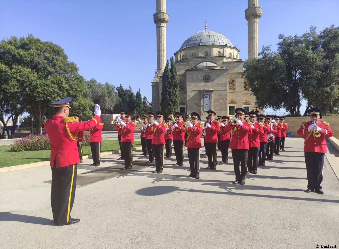 Anlässlich des 103. Jahrestages der Befreiung der Stadt Baku von der bolschewistisch-dashnakischen Besatzung findet ein Marsch statt (Foto) - Gallery Image