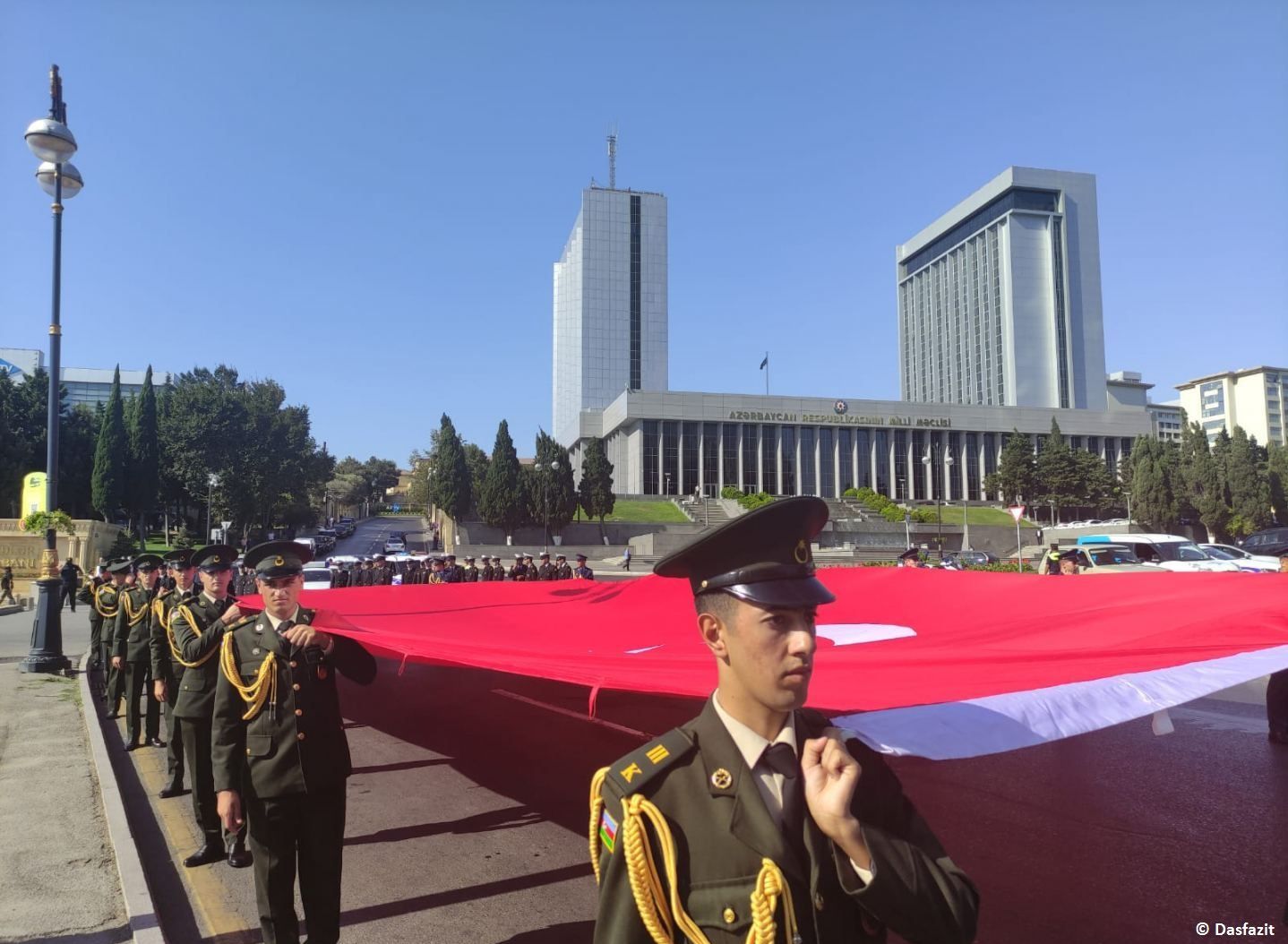 Anlässlich des 103. Jahrestages der Befreiung der Stadt Baku von der bolschewistisch-dashnakischen Besatzung findet ein Marsch statt (Foto) - Gallery Image