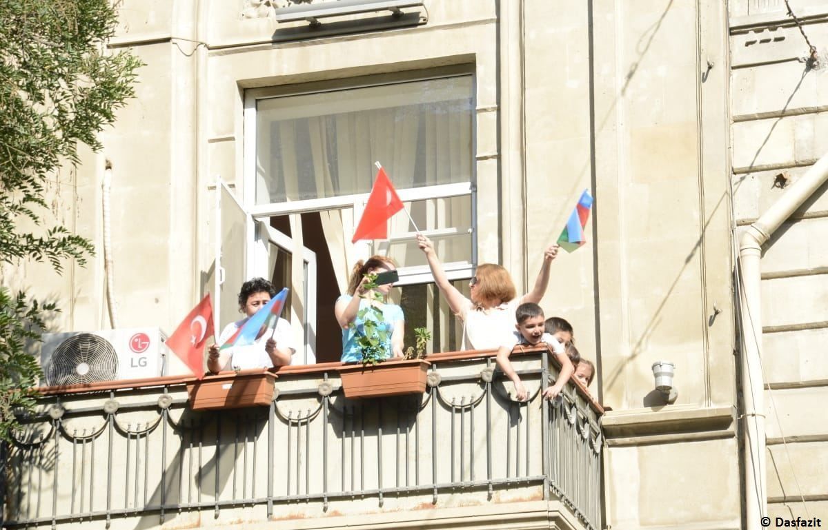 Anlässlich des 103. Jahrestages der Befreiung der Stadt Baku von der bolschewistisch-dashnakischen Besatzung findet ein Marsch statt (Foto) - Gallery Image