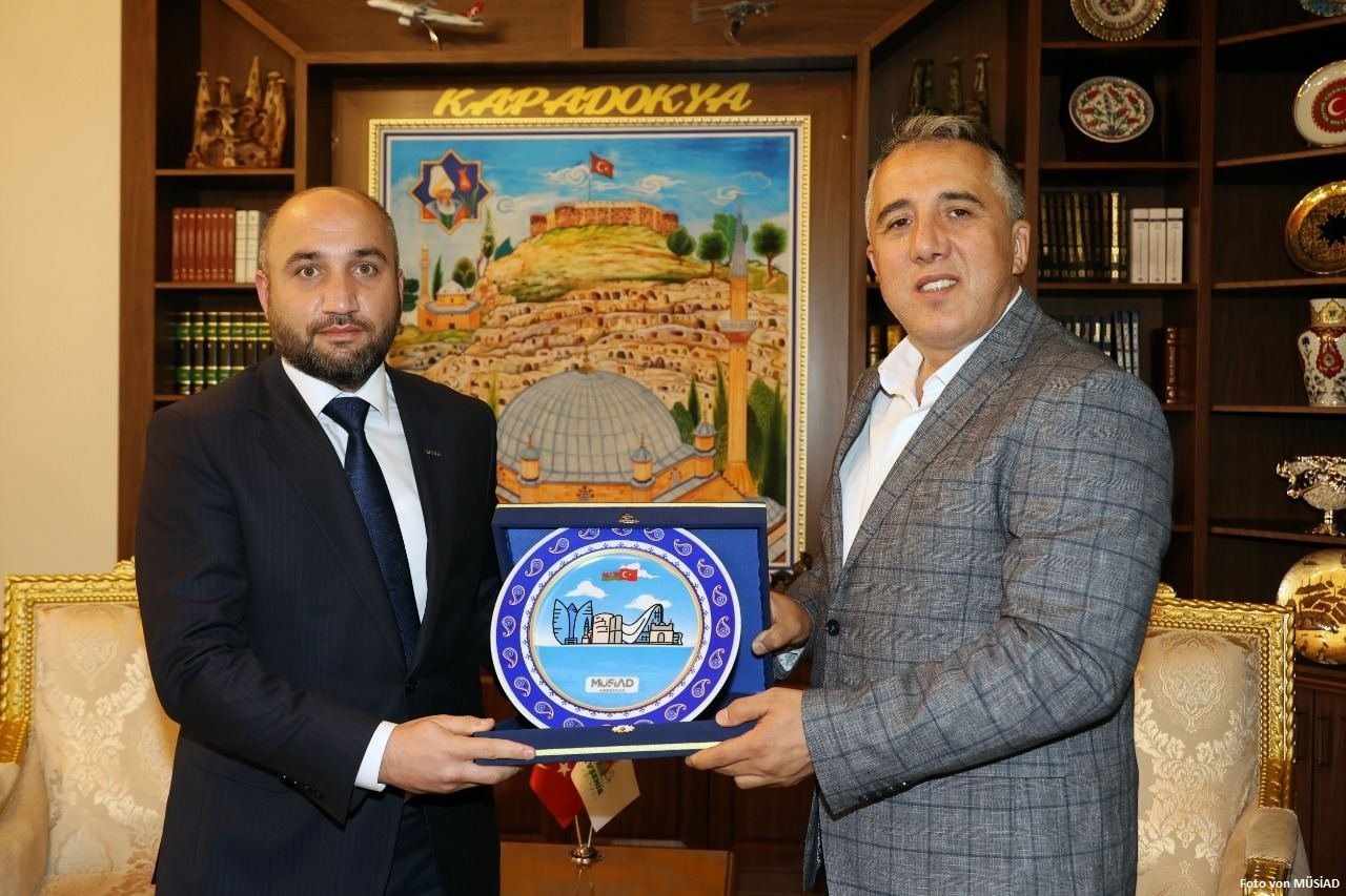 Aserbaidschanische Beamte von MUSIAD trafen sich mit dem Bürgermeister von türkischen Nevsehir