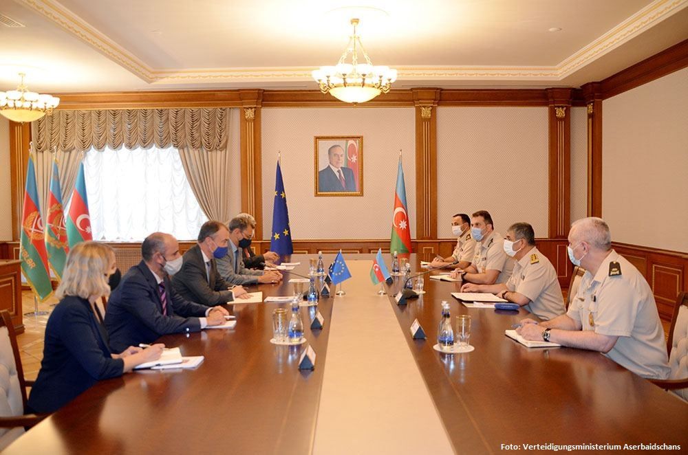 Der aserbaidschanische Verteidigungsminister trifft sich mit dem EU-Sonderbeauftragten für den Südkaukasus