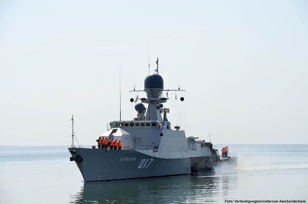 Schiffe der Kaspischen Flottille der russischen Marine liefen in den Hafen von Baku ein