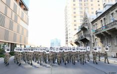 In Baku Umzug zum Andenken an die Opfer des Vaterländischen Krieges veranstaltet Präsident, Oberbefehlshaber Ilham Aliyev und First Lady Mehriban Aliyeva nahmen am Marsch teil - Gallery Thumbnail