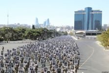 In Baku Umzug zum Andenken an die Opfer des Vaterländischen Krieges veranstaltet Präsident, Oberbefehlshaber Ilham Aliyev und First Lady Mehriban Aliyeva nahmen am Marsch teil - Gallery Thumbnail