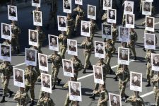 In Baku Umzug zum Andenken an die Opfer des Vaterländischen Krieges veranstaltet Präsident, Oberbefehlshaber Ilham Aliyev und First Lady Mehriban Aliyeva nahmen am Marsch teil - Gallery Thumbnail