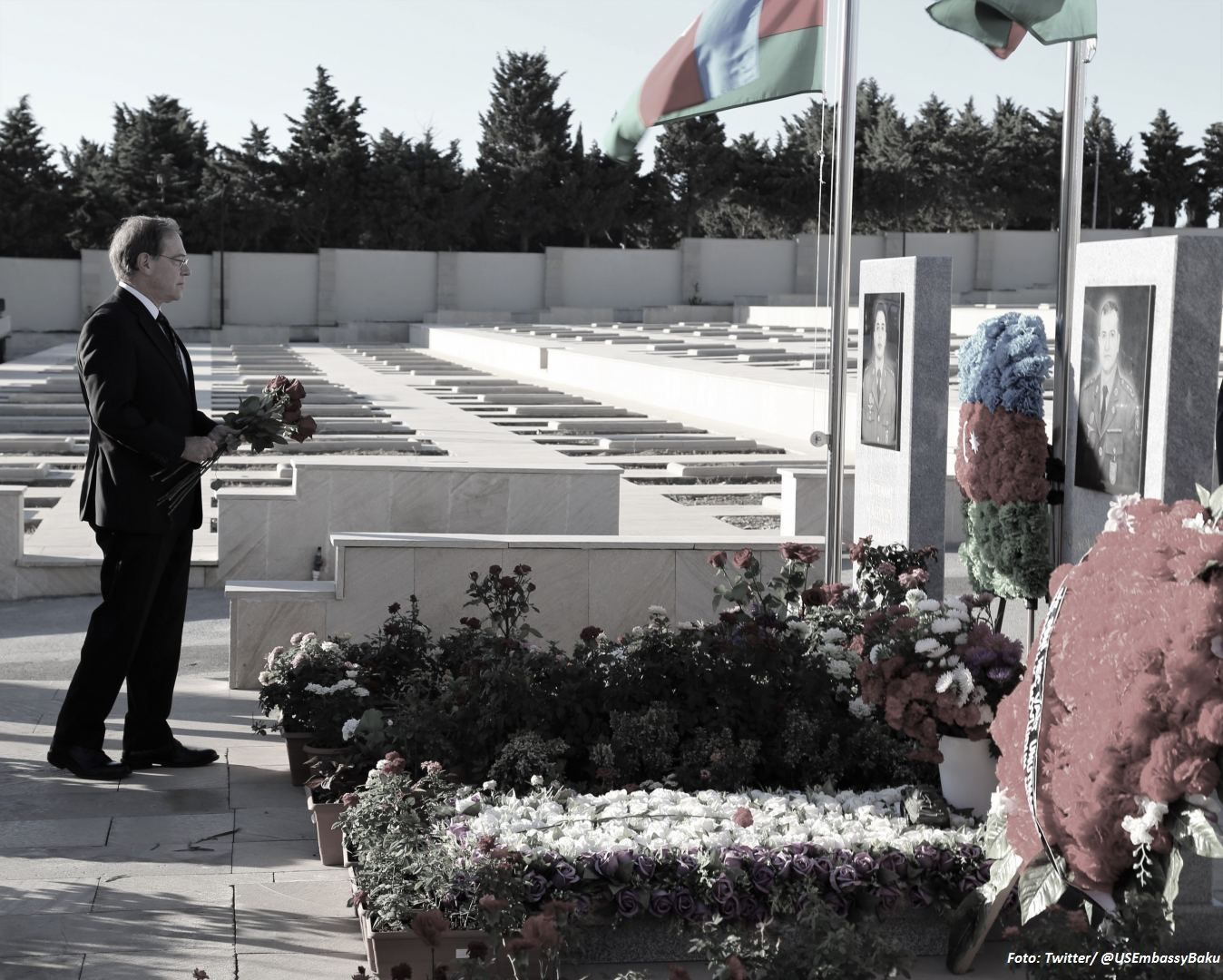 US-Botschafter in Baku Earle Litzenberger würdigt die Märtyrer des Karabach Krieges in Aserbaidschan