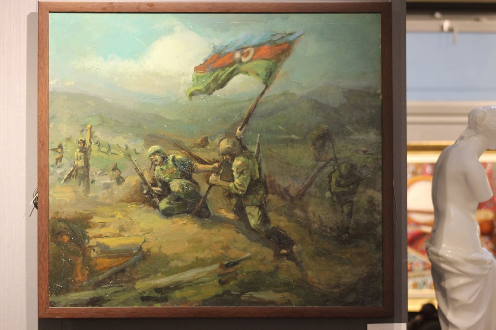 Gemälde und Skulpturen zum Gedenken an die aserbaidschanische Helden des 44-tägigen Karabach Krieges - Gallery Image