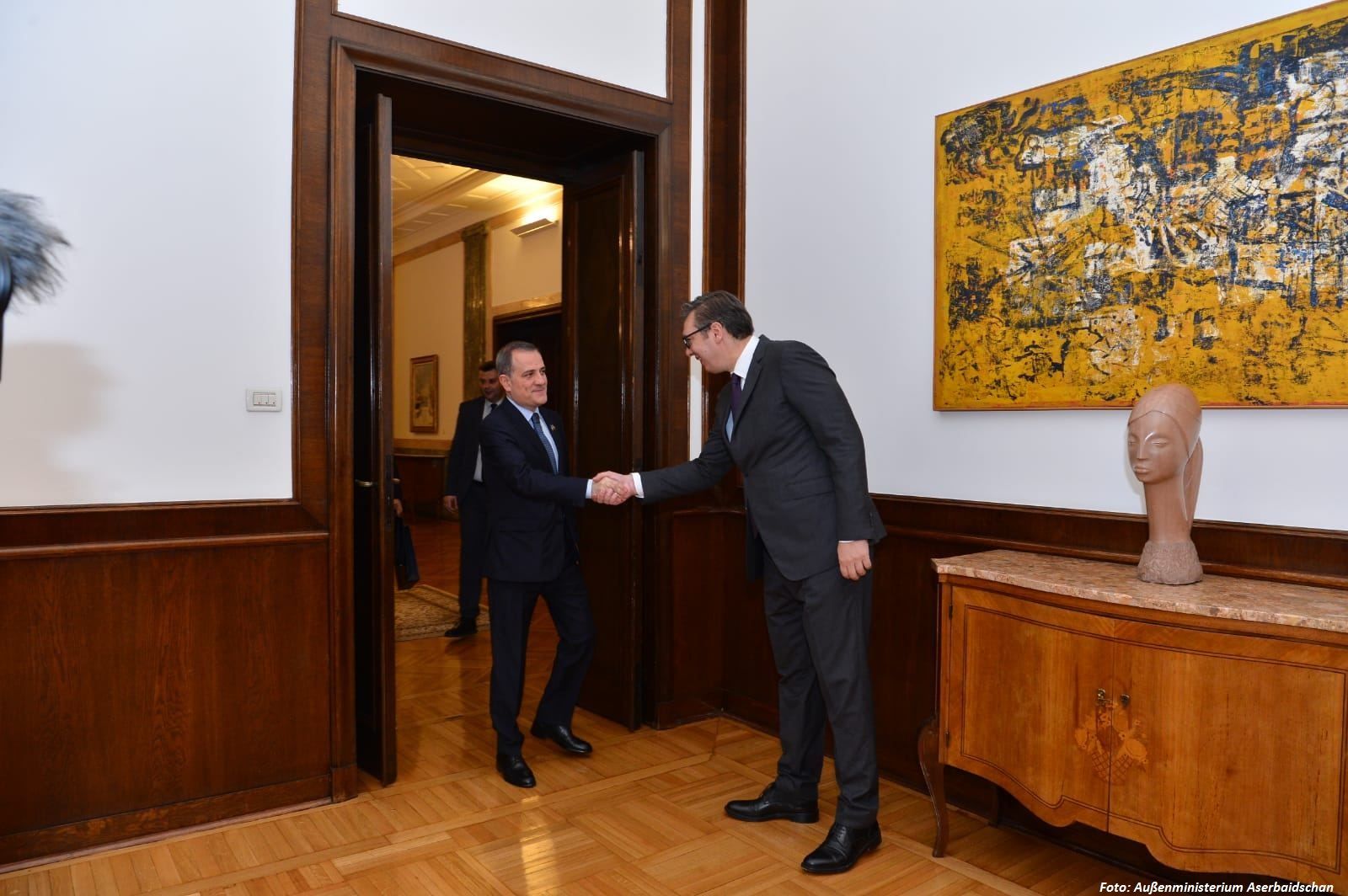Präsident von Serbien Aleksandar Vucic empfängt Außenminister von Aserbaidschan Jeyhun Bayramov