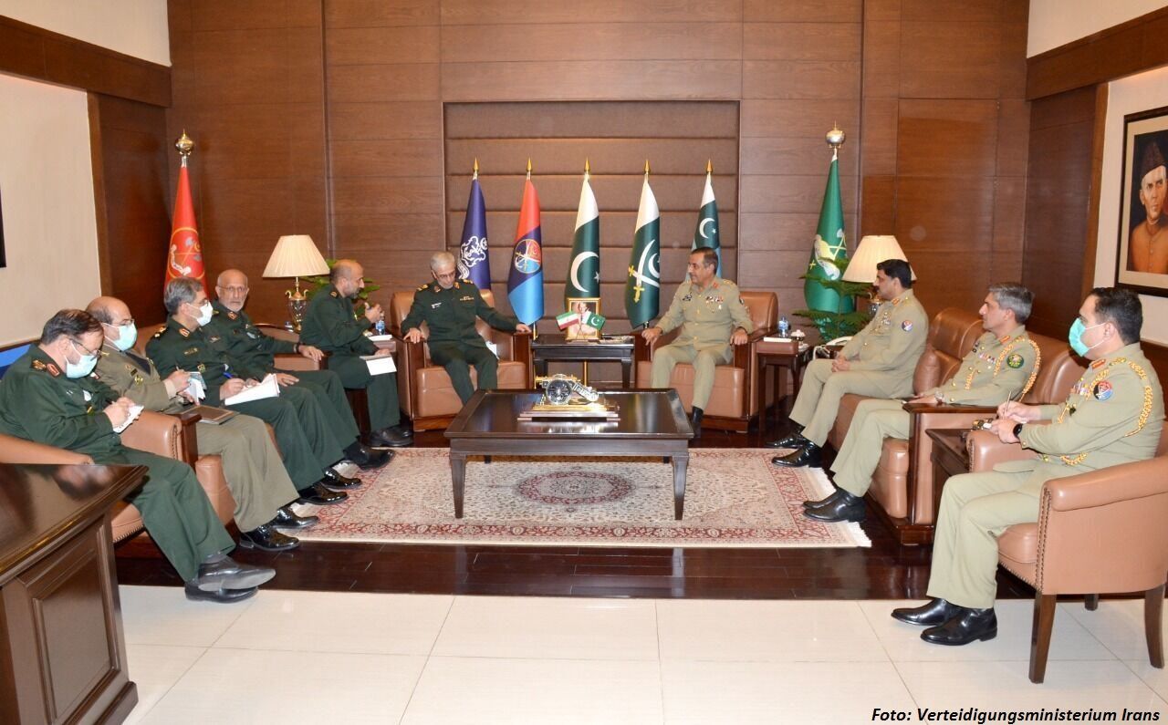 Militärs von Iran und Pakistan diskutierten über die Stärkung der bilateralen Beziehungen