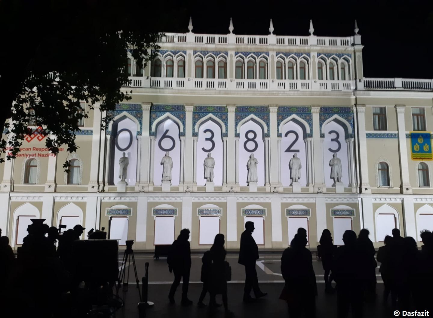 Erstaunliche audiovisuelle 3D-Show in Baku! "Festival des Lichts. Nizami Ganjavi" hat begonnen - Gallery Image