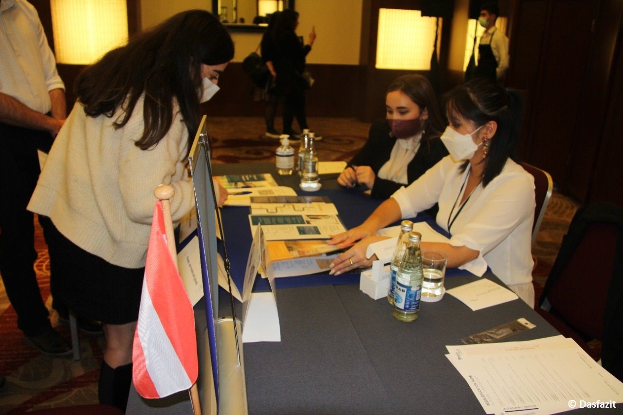 Aserbaidschan: Integration in die europäische Bildung - Gallery Image