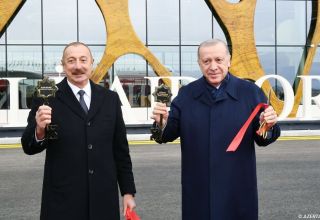 Erdogan kommt in Karabach an