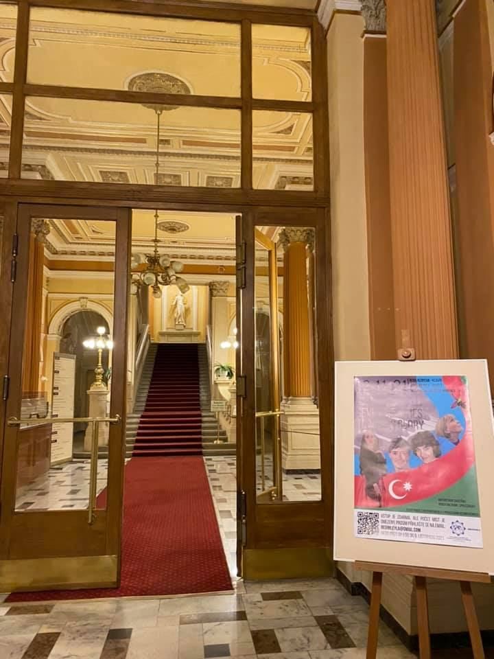 Sieben Schönheiten auf dem Weg zum Ruhm - Gallery Image
