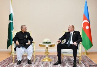 Präsident von Aserbaidschan Ilham Aliyev traf sich mit dem pakistanischen Präsidenten Arif Alvi