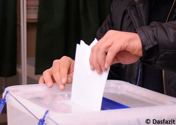 Einwohner von Fizuli stimmen in drei Wahllokalen ab
