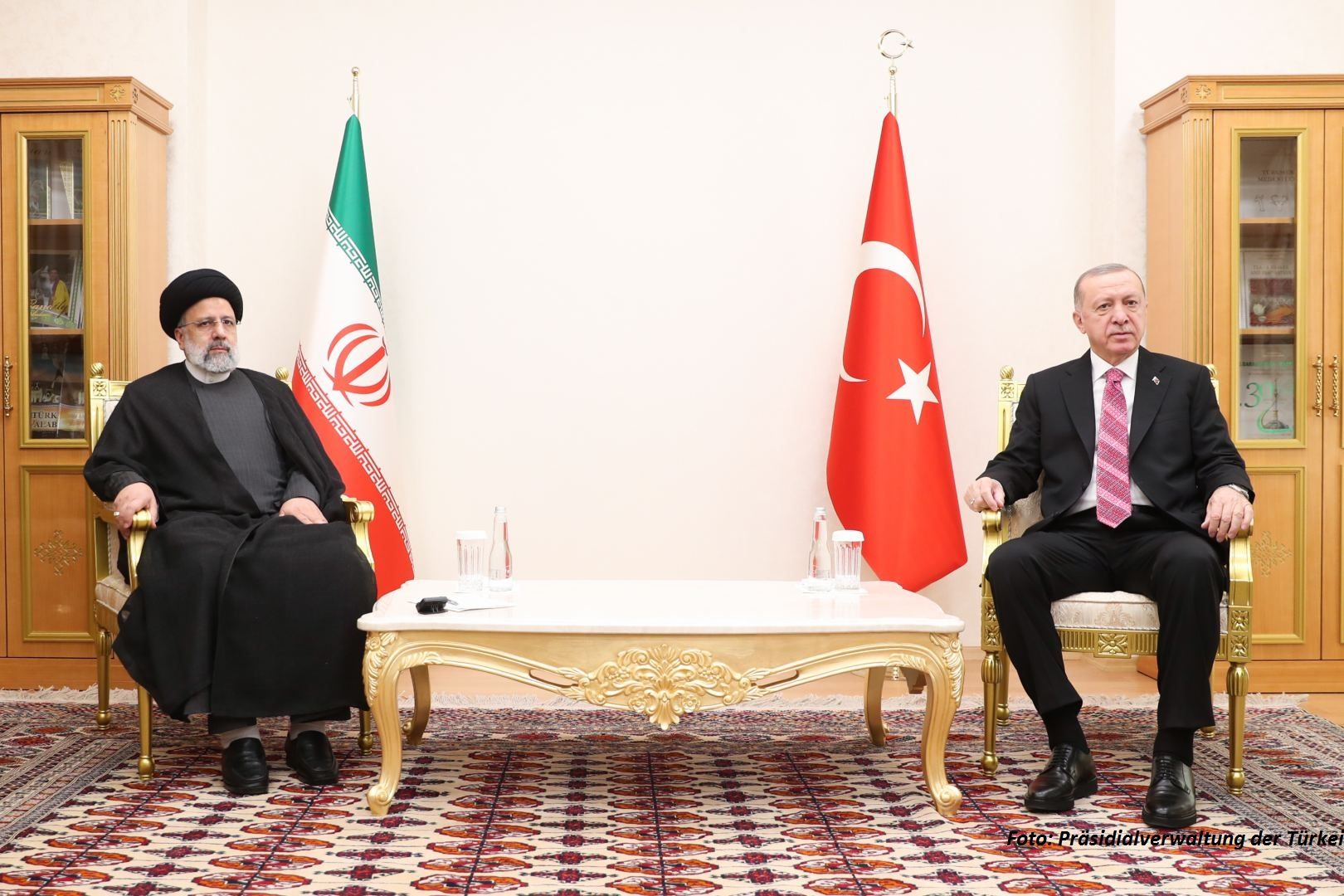 Erdogan und Raisi diskutierten über bilaterale Beziehungen
