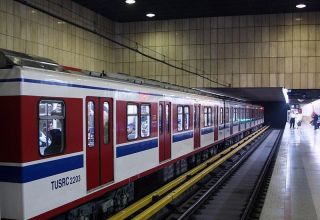Zwei U-Bahnen kollidieren in Teheran