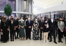 Ausstellung "Dankbarkeit" der brasilianischen Künstlerin Nina Pandolfo in Baku - Gallery Thumbnail