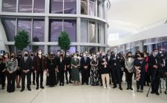 Ausstellung "Dankbarkeit" der brasilianischen Künstlerin Nina Pandolfo in Baku - Gallery Thumbnail