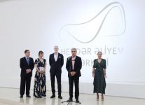 Ausstellung "Dankbarkeit" der brasilianischen Künstlerin Nina Pandolfo in Baku - Gallery Thumbnail