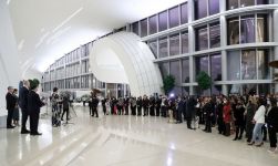 Ausstellung "Dankbarkeit" der brasilianischen Künstlerin Nina Pandolfo in Baku - Gallery Thumbnail