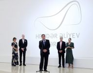 Ausstellung "Dankbarkeit" der brasilianischen Künstlerin Nina Pandolfo in Baku - Gallery Thumbnail