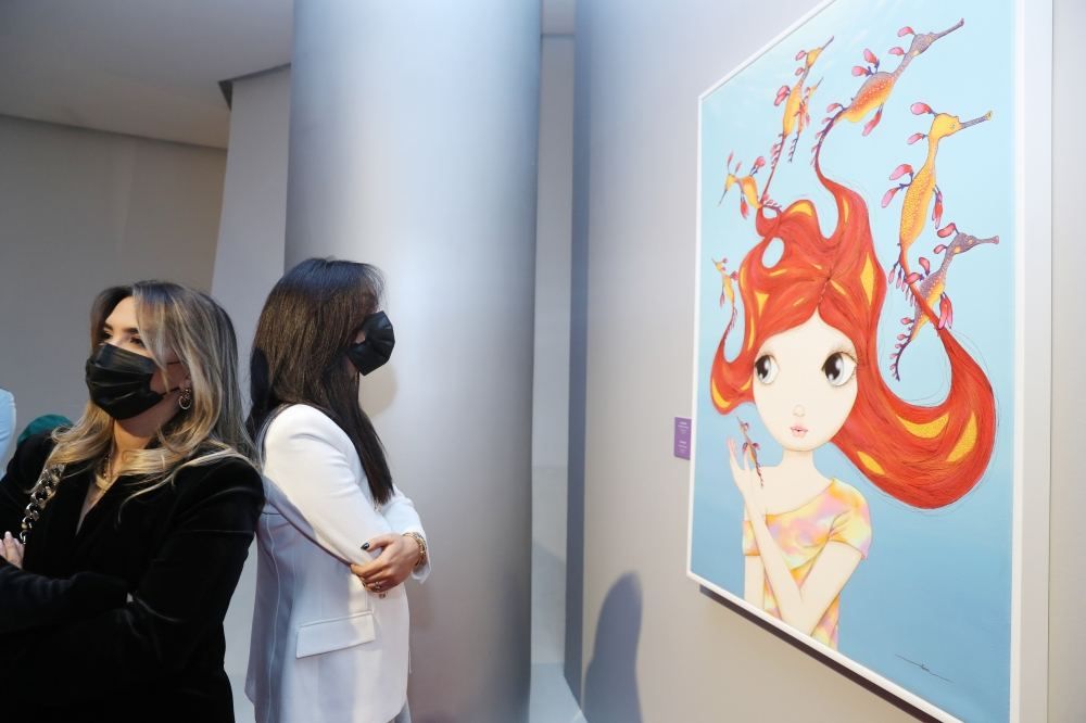 Ausstellung "Dankbarkeit" der brasilianischen Künstlerin Nina Pandolfo in Baku - Gallery Image