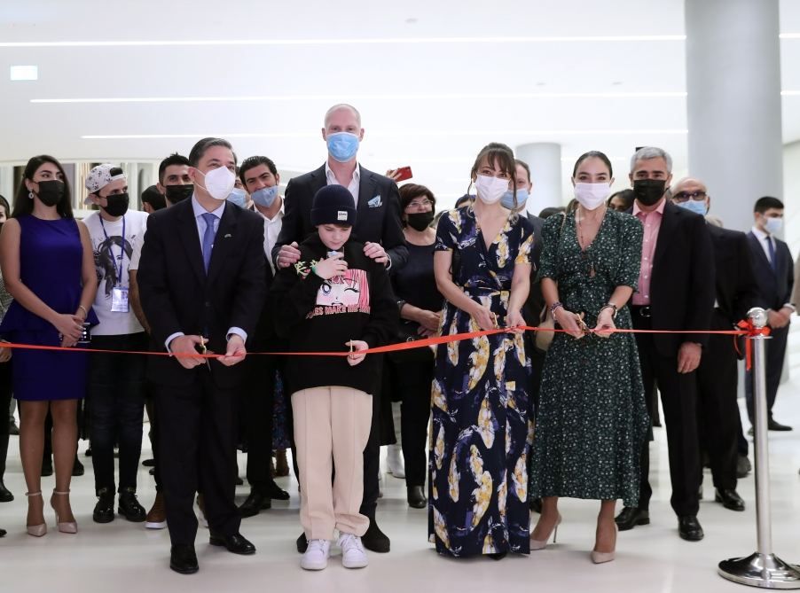 Ausstellung "Dankbarkeit" der brasilianischen Künstlerin Nina Pandolfo in Baku - Gallery Image