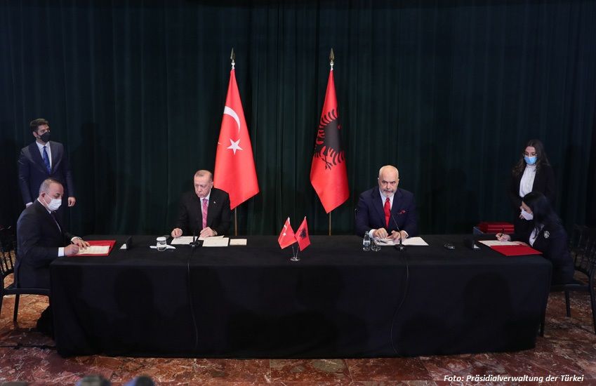 Türkei und Albanien unterzeichneten sieben Kooperationsabkommen