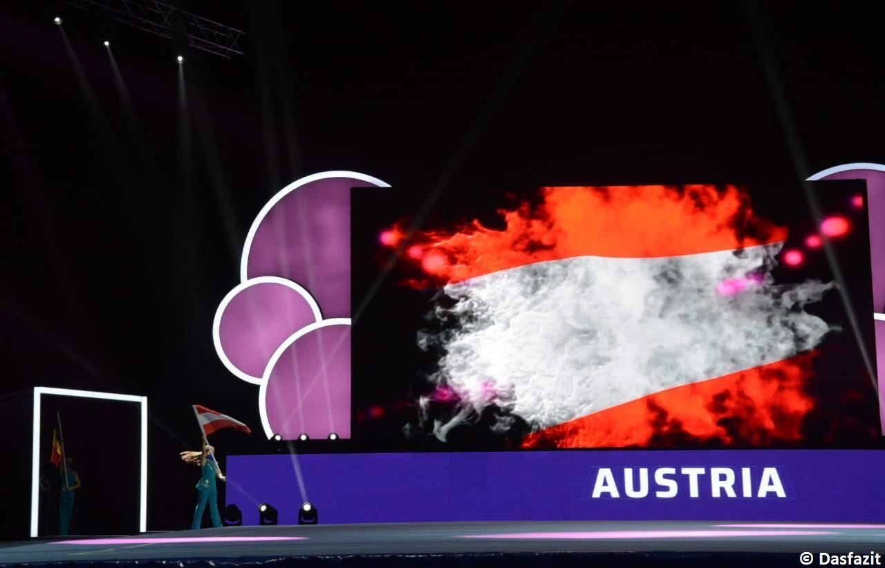 In Baku startet die Weltwettkämpfe unter den Altersgruppen im akrobatischen Turnen (FOTO)