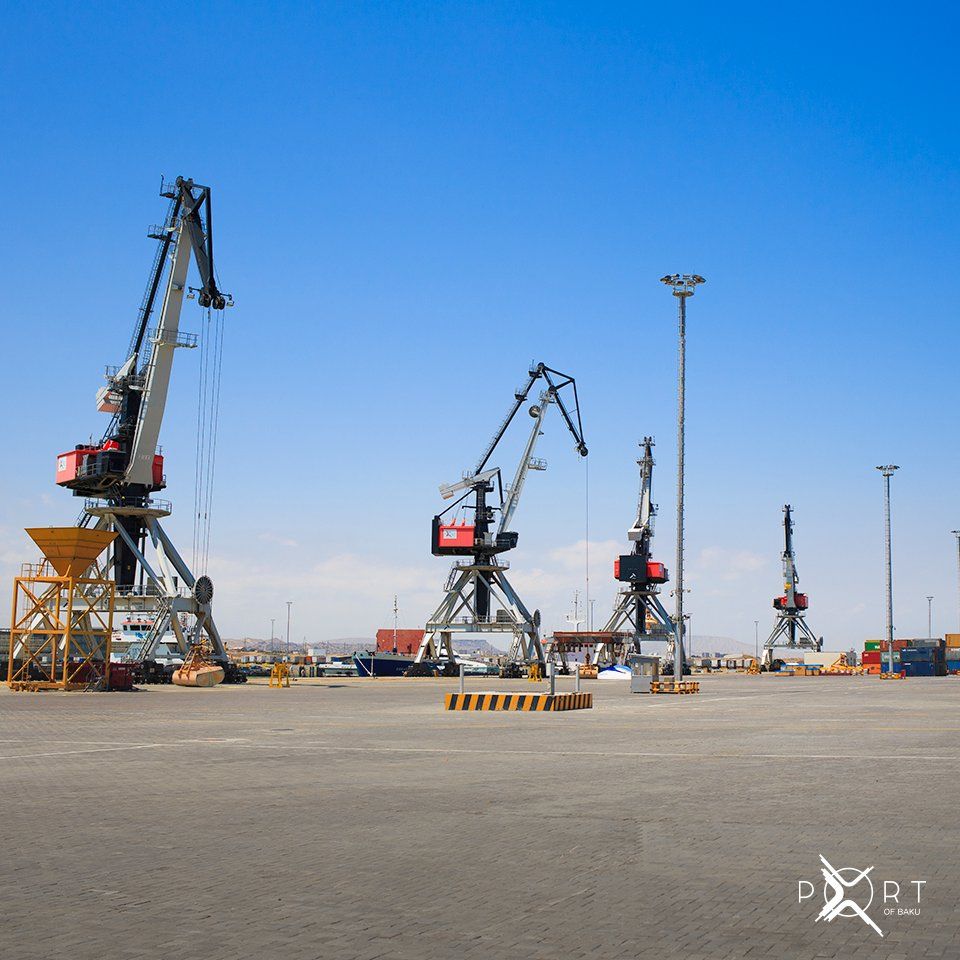Im Hafen von Baku wird mit dem Bau eines neuen Containerterminals begonnen