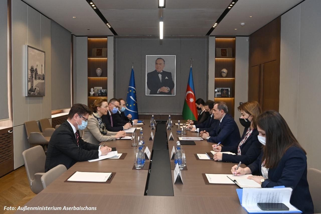 Außenminister von Aserbaidschan Jeyhun Bayramov traf die Generalsekretärin des Europarates Marija Pejcinovic-Buric in Baku