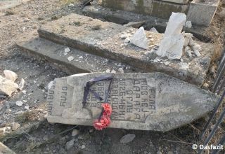 Dutzende aserbaidschanische Friedhöfe in Karabach von armenischen Separatisten zerstört