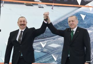 Präsidenten Aserbaidschans und der Türkei treffen sich in Rize