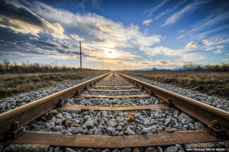 EU wird 600 Millionen Euro für den Bau der Eisenbahn in Serbien bereitstellen