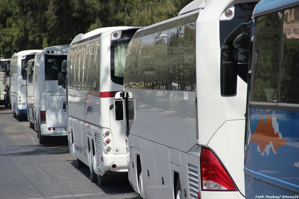 Bus stürzt in Peru von Klippe und tötet 10
​