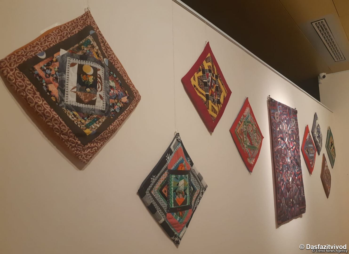 Meisterwerke aus Stoffresten! Einzigartige Arbeit einer aserbaidschanischen Handwerkerin (FOTO) - Gallery Image