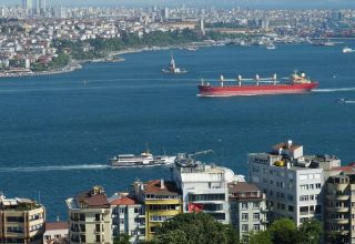 Die Bosporus-Meerenge wurde wegen eines Schiffsmotorschadens in beide Richtungen gesperrt