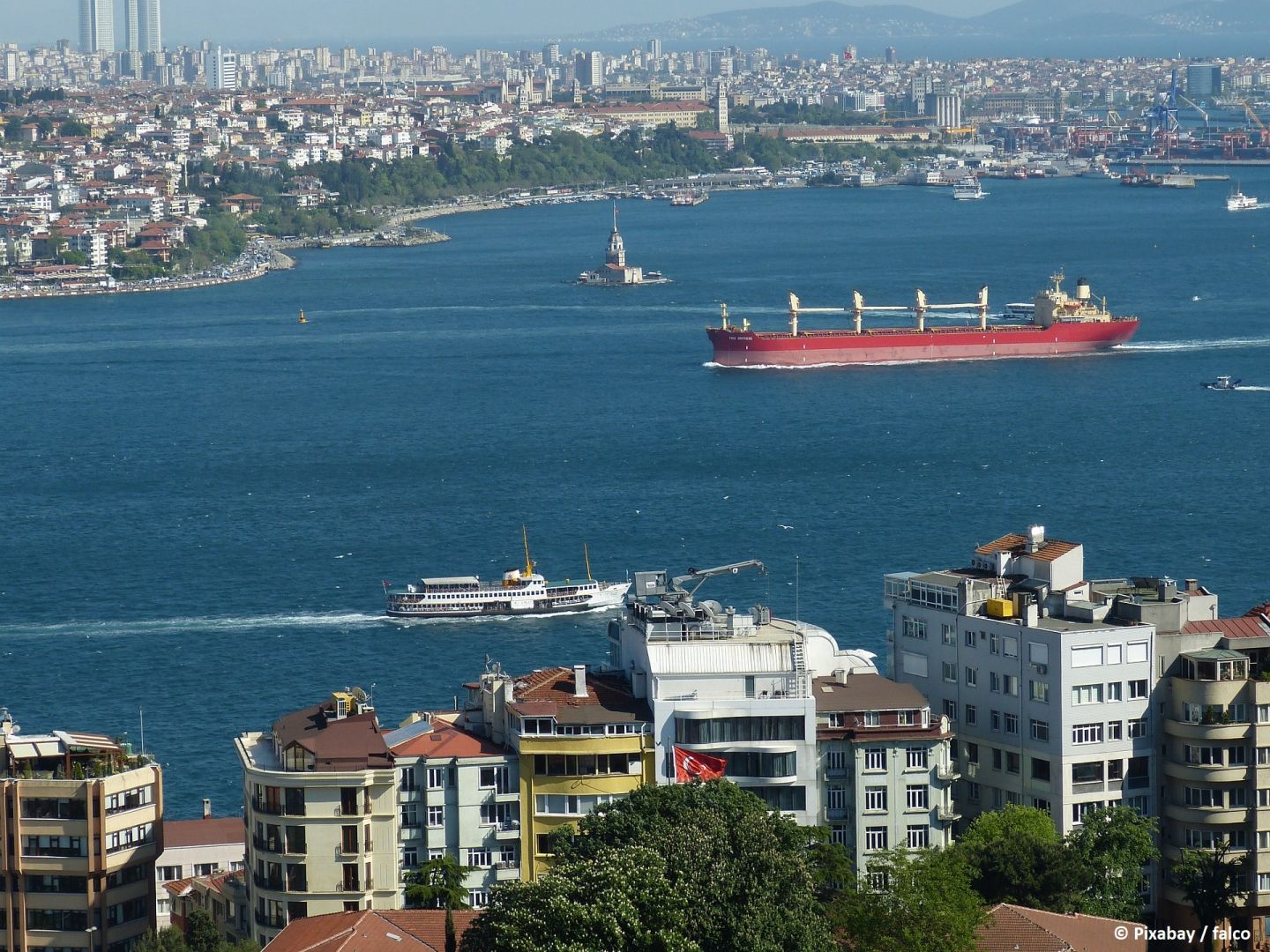Die Bosporus-Meerenge wurde wegen eines Schiffsmotorschadens in beide Richtungen gesperrt
